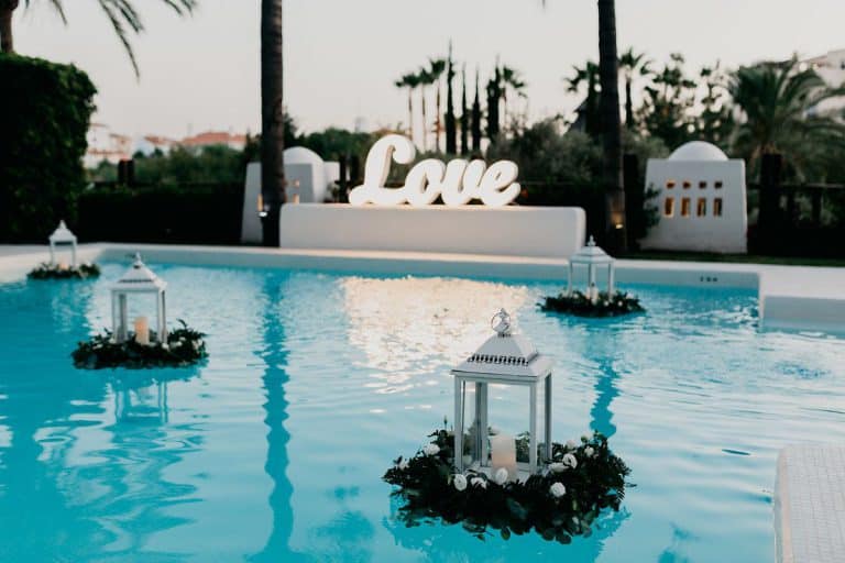 הפקת חתונה בחצר